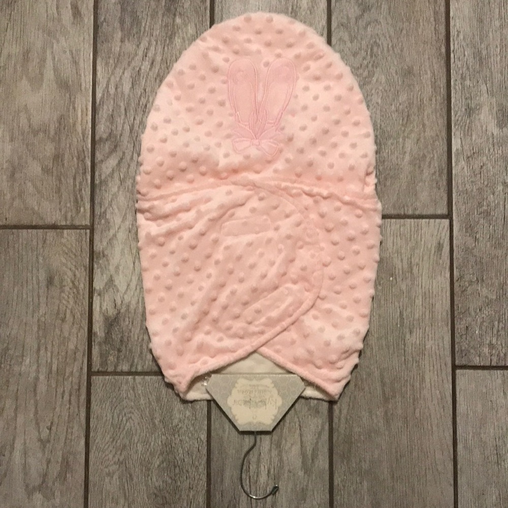 New Kyle and Dean swaddle blanket 3 to 6 months